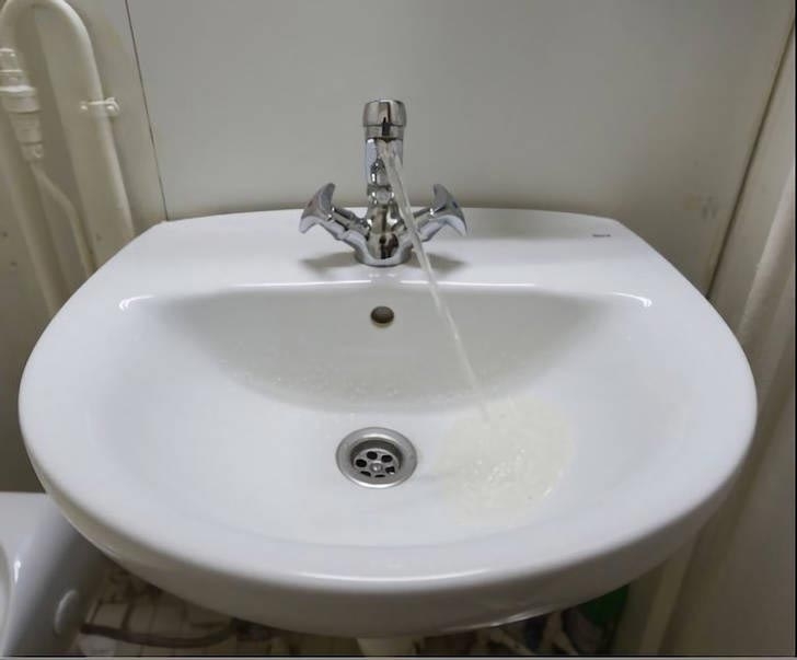 20 смешных фотографий, доказывающих, что в реальном мире тоже случаются ошибки в программе застрял в текстурах, баги в реальной жизни, ошибки в программе в реальном мире